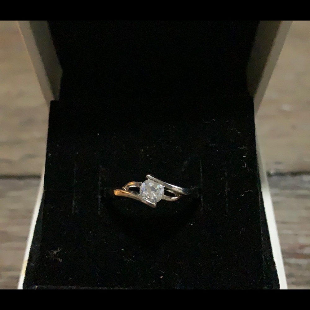 💍 Cute Little Ring